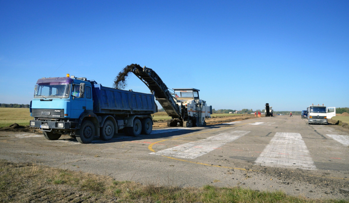Pradėti VGTU AGAI Kyviškių skrydžių bazės kilimo ir tūpimo tako kapitalinio remonto darbai 